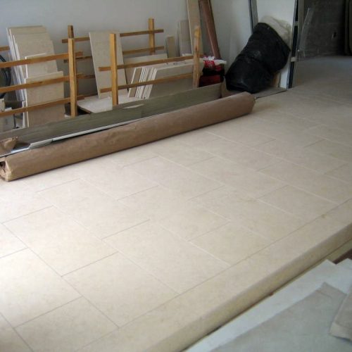 Bodenplatten und Fliesen
