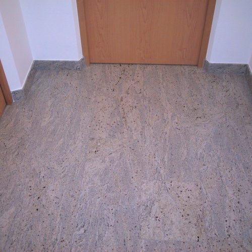Bodenplatten und Fliesen