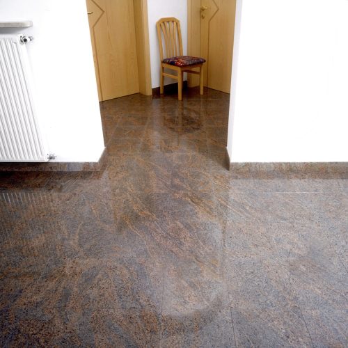 Bodenplatten und Fliesen
